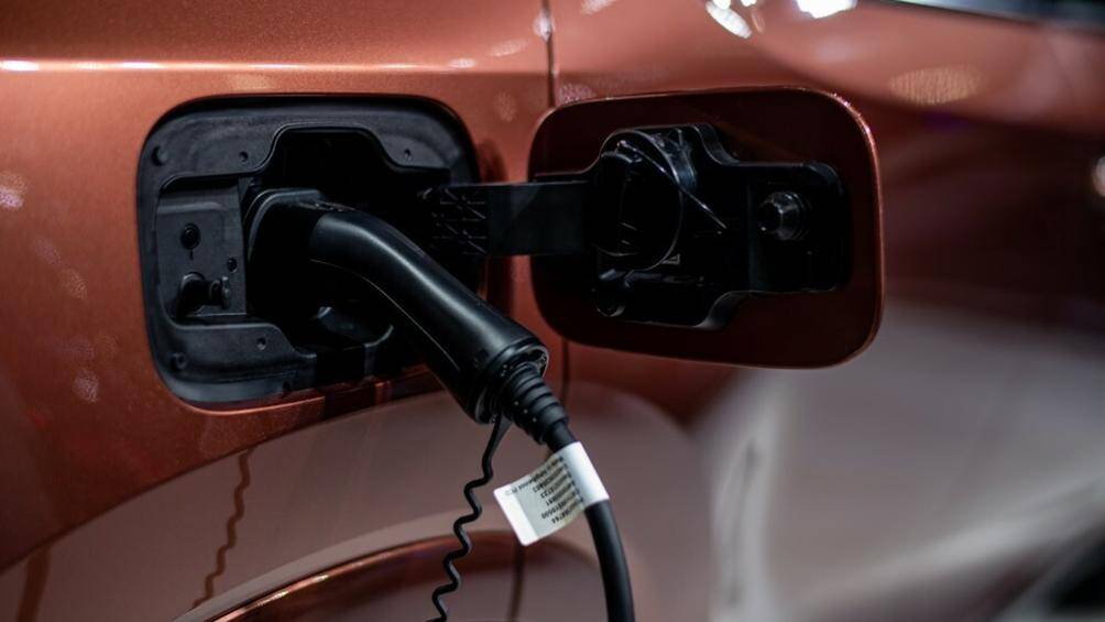 Lexus RX 2023 tại Th&aacute;i Lan được trang bị hệ truyền động plug-in hybrid v&agrave; hệ dẫn động AWD E-Four