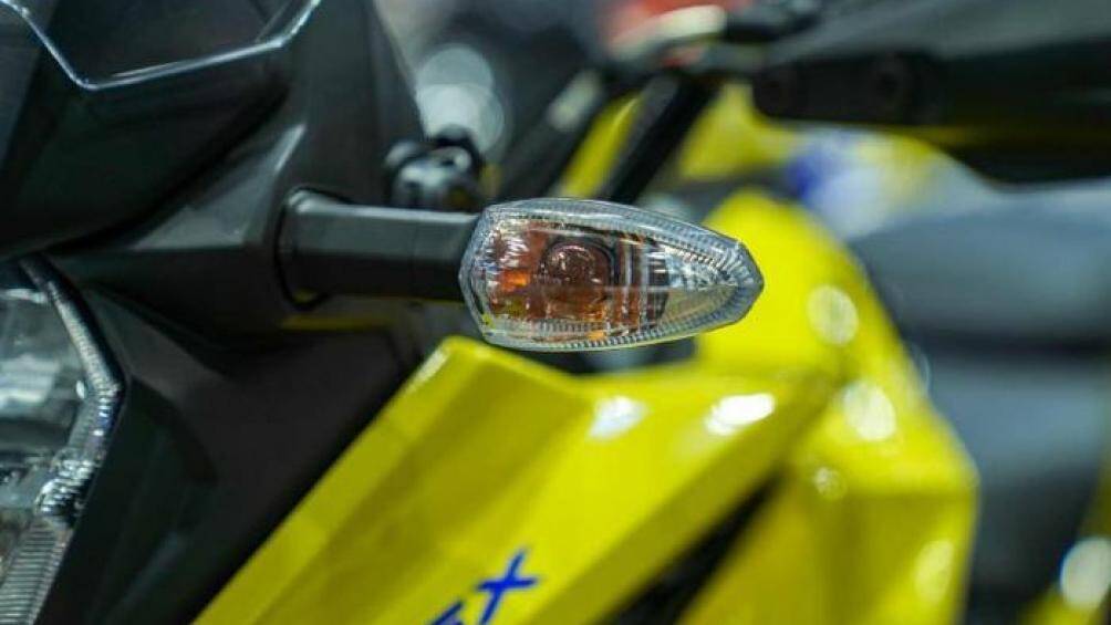 Phần đầu xe là phần khá nổi bật trong toàn bộ mẫu xe với hệ thống đèn LED tạo hình bát giác được chia thành 3 tầng