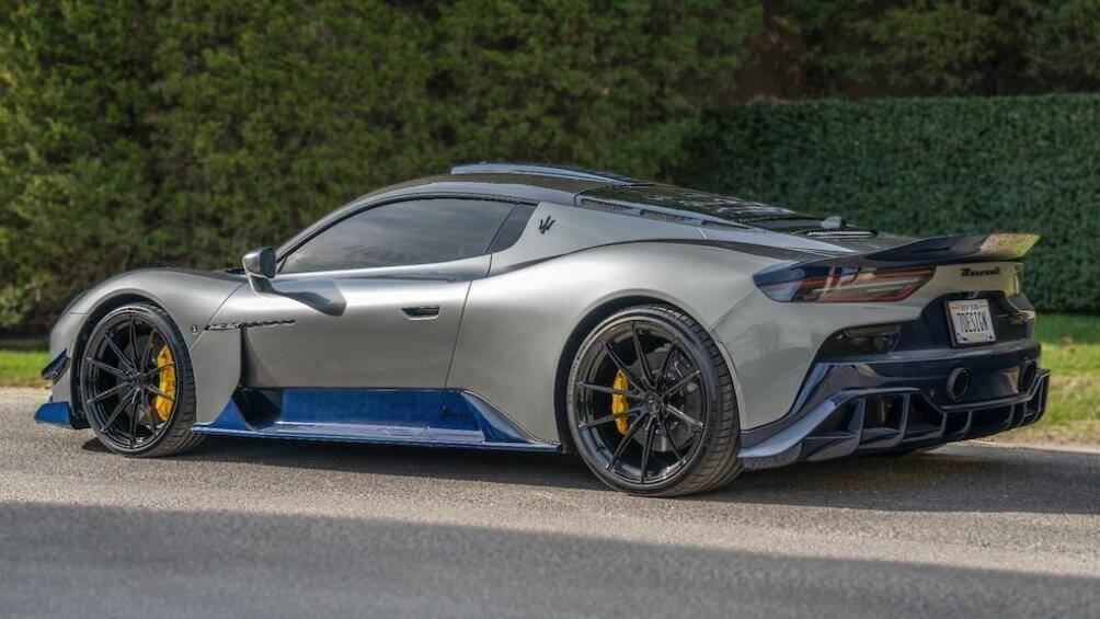 Hệ thống xả độ với trọng lượng nhẹ hơn 6,8kg đã được xác nhận là tuỳ chọn, với khả năng tăng công suất của xe thêm 20 mã lực để đạt 641 mã lực