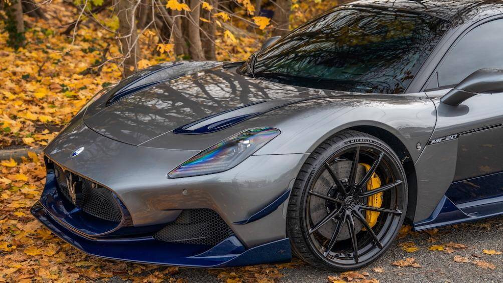 Ngoài ra chiếc xe của nhà sáng lập 7 Design House cũng có mâm độ với đường kính 21 inch