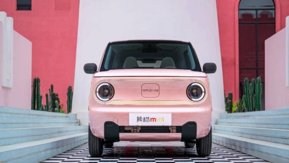 Theo nhiều thông tin, Geely Panda Mini EV 2023 sẽ sử dụng mô-tơ điện có công suất tối đa 30 kW và pin lithium sắt photphat (LFP)