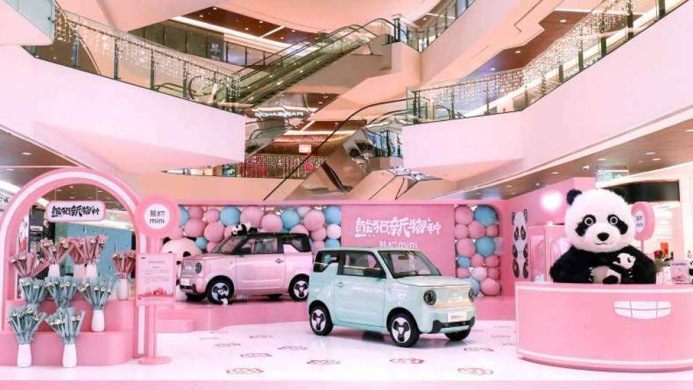 Mới đây, mẫu xe điện có tên Geely Panda Mini EV 2023 được lấy cảm hứng từ gấu trúc vừa được ra mắt chính thức tại Trung Quốc