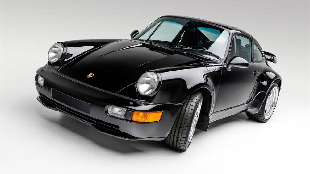 Mỗi chiếc trong số 17 chiếc đều có lỗ thông hơi trên chắn bùn phía sau giống với Porsche 959, bộ mâm xe 18 inch ba mảnh cực ngầu