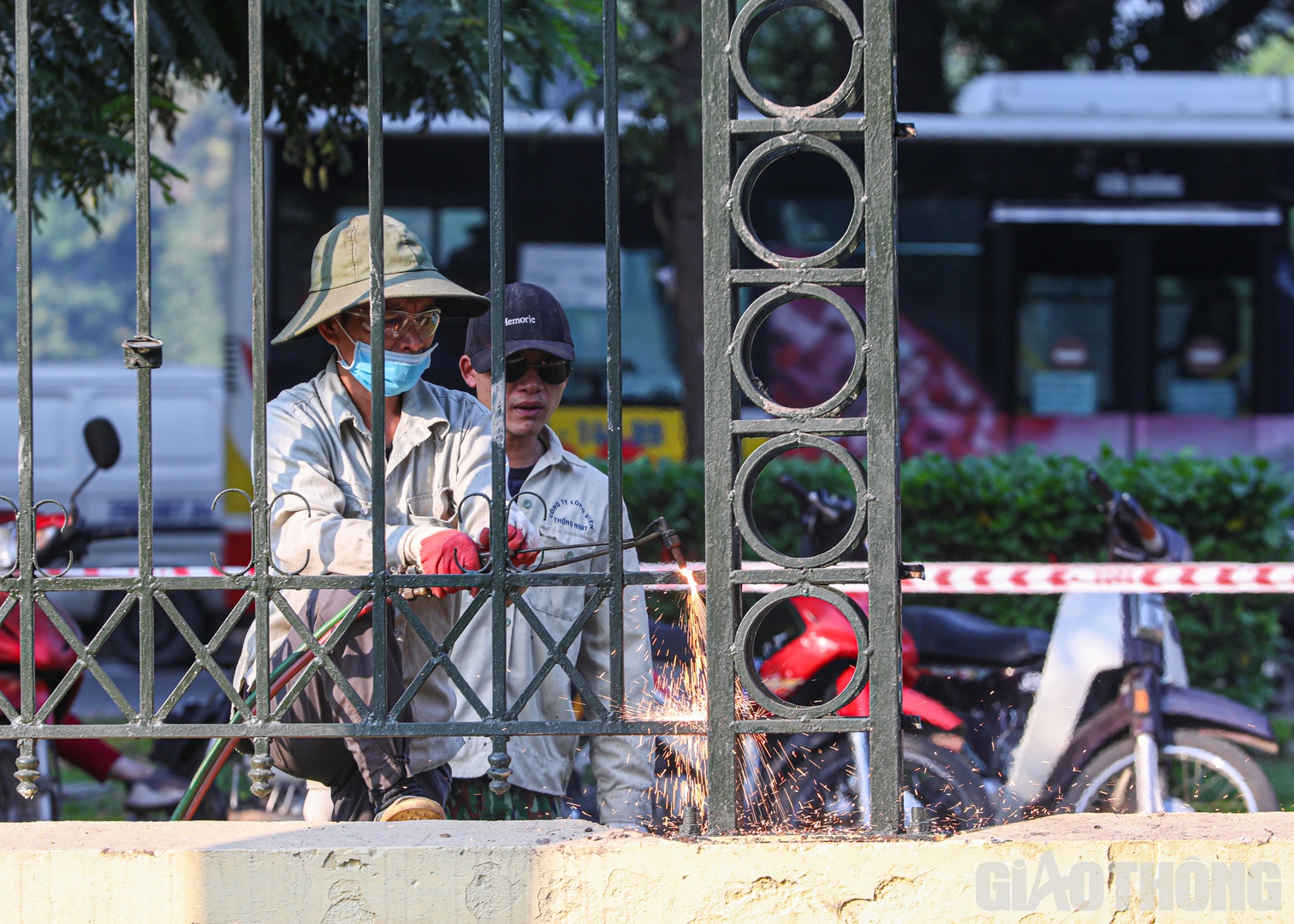 Dự kiến, việc tháo dỡ sẽ hoàn thành trước ngày 30/12 để chuẩn bị cho hội hoa Xuân cũng như khai trương không gian đi bộ - văn hóa khu vực phố Trần Nhân Tông và phụ cận.
