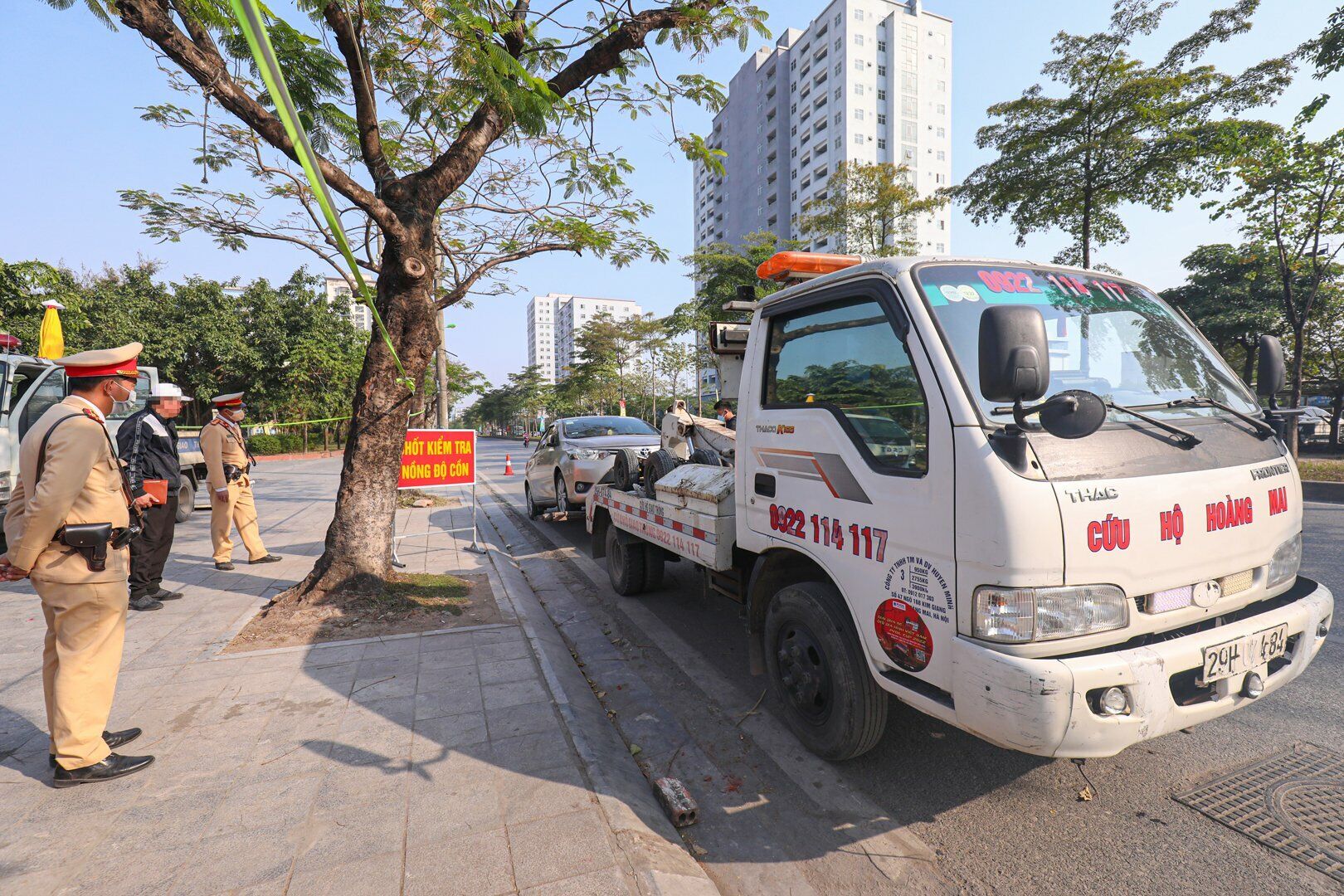 Với mức vi phạm này, tài xế N.Đ.H. sẽ bị phạt từ 6 đến 8 triệu đồng, tước quyền sử dụng GPLX từ 10 đến 12 tháng và bị tạm giữ phương tiện giao thông 7 ngày.