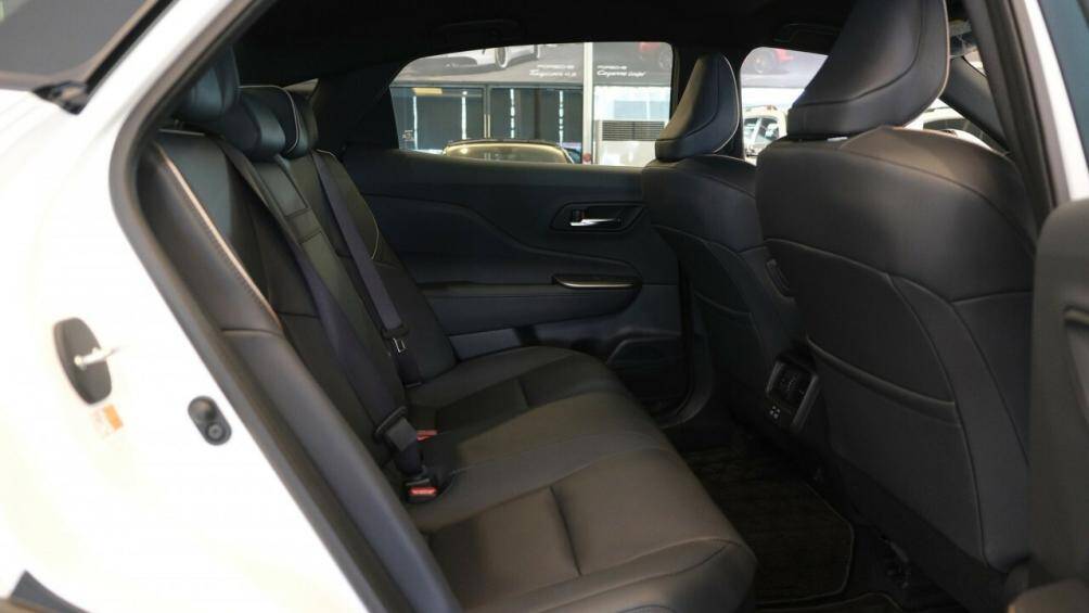 Các phiên bản XLE cơ sở và Limited tầm trung được trang bị tiêu chuẩn với động cơ 2.5L 4 xi-lanh kết hợp với hệ thống hybrid thế hệ thứ 4 của Toyota