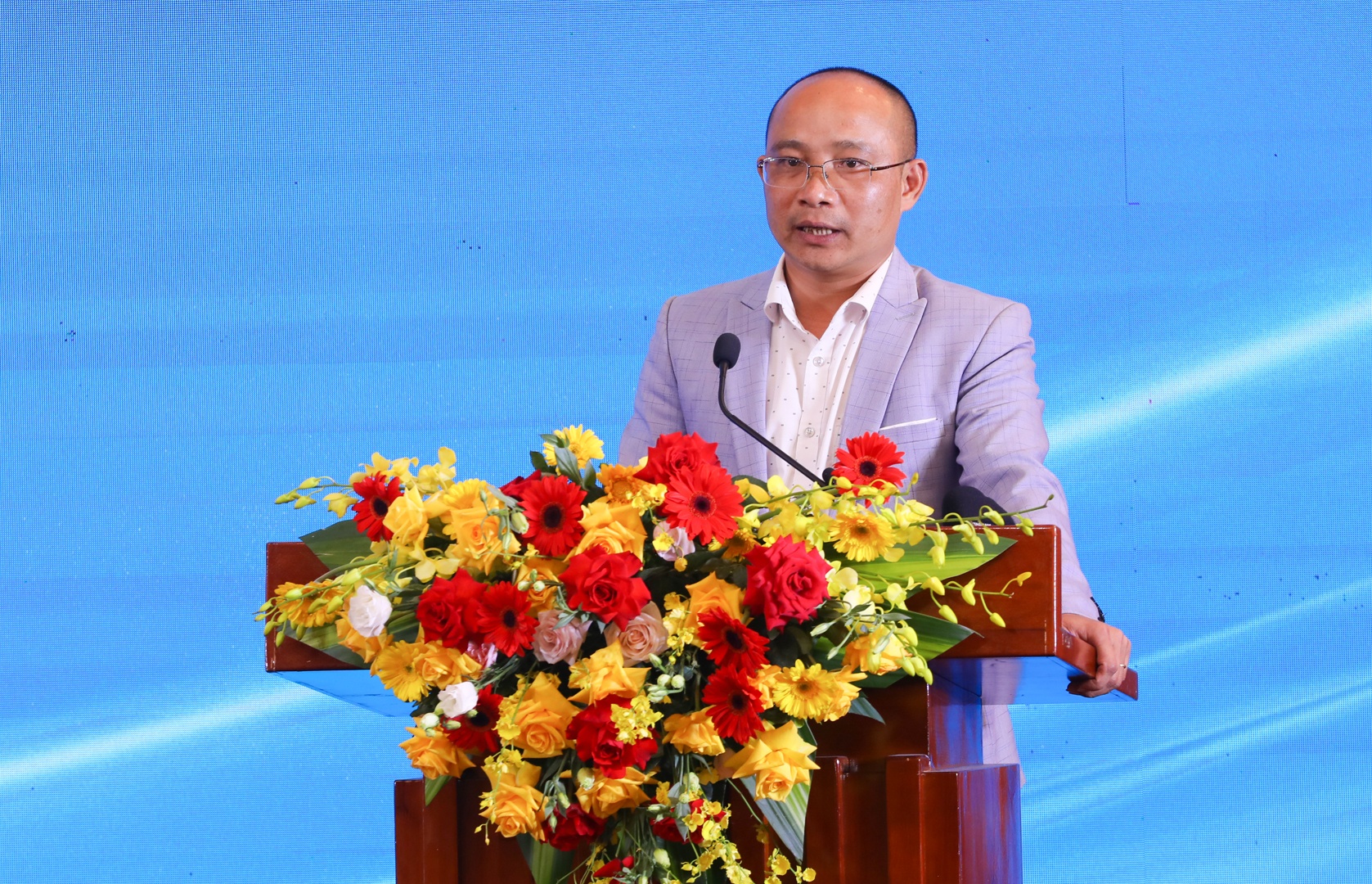 Nhà báo Trần Sỹ Đức - Ban thời sự VOV1 Đài tiếng nói VN đại diện nhóm tác giả đoạt giải Nhất gửi lời cảm ơn BTC đã tạo một sân chơi để động viên, khích lệ các phóng viên, nhà báo thêm yêu nghề, tiếp tục say mê, để có nhiều tác phẩm tuyên truyền lĩnh vực an toàn giao thông.