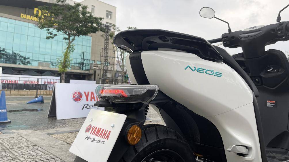 Đèn hậu cũng dùng công nghệ LED