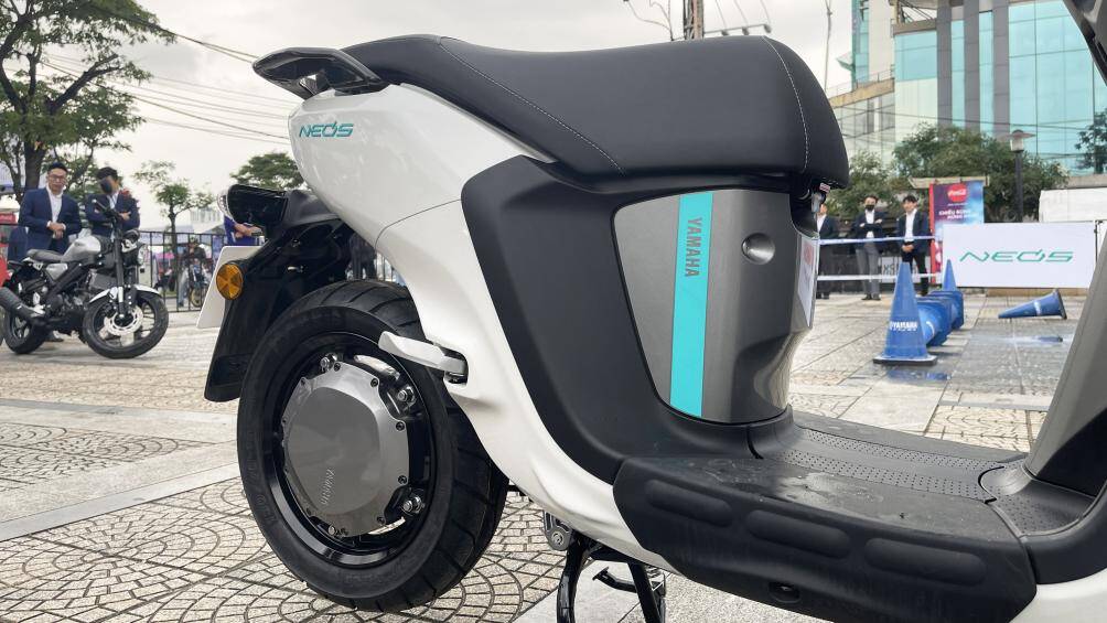 Loại pin sử dụng trên xe là Lithium-ion 51,1V, có quãng đường di chuyển 1 lần sạc là 72 km (theo tiêu chuẩn WMTC). Xe cũng có thể lắp thêm 1 pin phụ, tăng quãng đường di chuyển tối đa lên 144 km