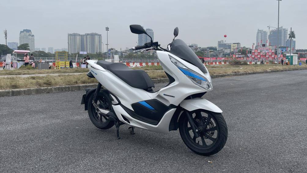 Honda PCX Electric xuất hiện tại một sự kiện tại Hà Nội cho những người tham gia trải nghiệm