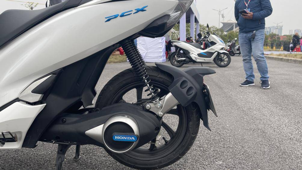 Honda PCX Electric được trang bị động cơ điện công suất 5,63 mã lực. Theo Honda, tốc độ tối đa mà mẫu tay ga này có thể đạt được là 67 km/h