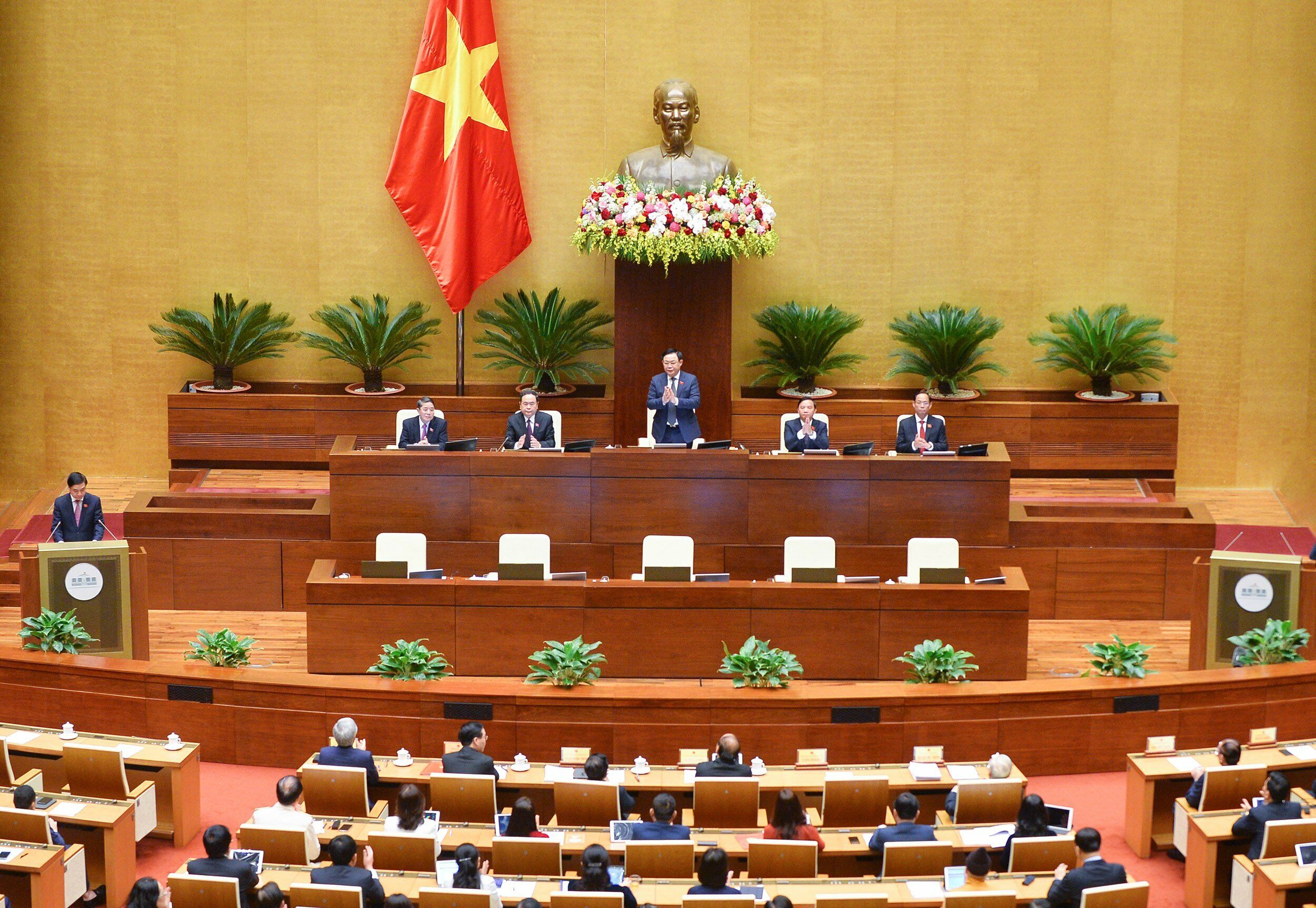 Theo bà Thanh, việc lựa chọn nhân sự để bố trí hay kịp thời thay thế các vị trí là bình thường. Việc phát hiện nhân tài, bố trí sử dụng cán bộ để đảm bảo gánh vác công việc chung của đất nước hay từng cơ quan, việc thay thế kịp thời đối với nhân sự không còn đảm bảo cũng là việc làm thường xuyên của Đảng.
