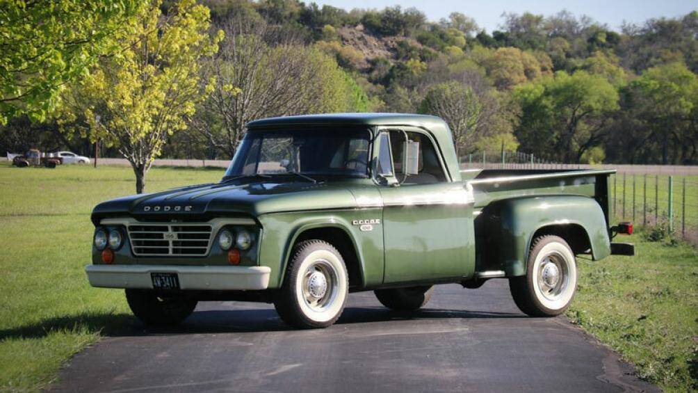 7. Dodge D100 Sweptline 1964 (công suất tối đa: 365 mã lực)