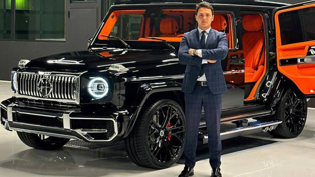 Khách hàng VIP đã chọn cho Ultimate HG 2023 của Hofele lớp sơn ngoại thất màu đen bóng được làm nổi bật bởi đường viền mạ Chrome