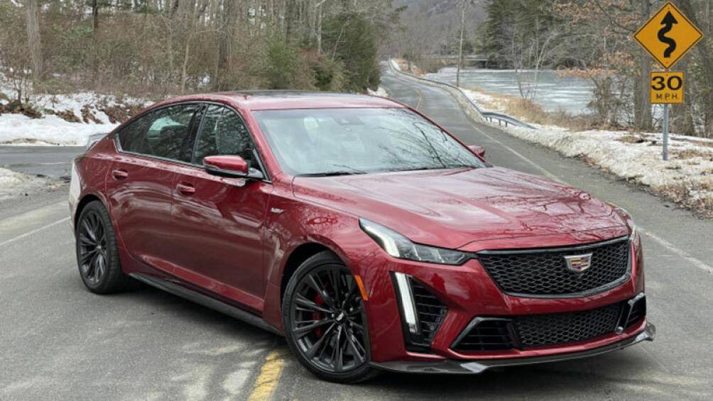 4. Cadillac CT5-V Blackwing (thời gian tăng tốc từ 0-96 km/h: 3,4 giây)