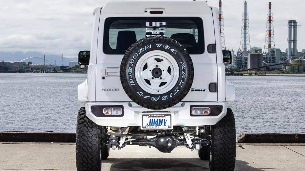 Xe được trang bị động cơ 3 xy-lanh 658 cc tăng áp, sản sinh công suất 63 mã lực, hoặc động cơ 4 xy-lanh 1.5L hút khí tự nhiên, công suất 101 mã lực