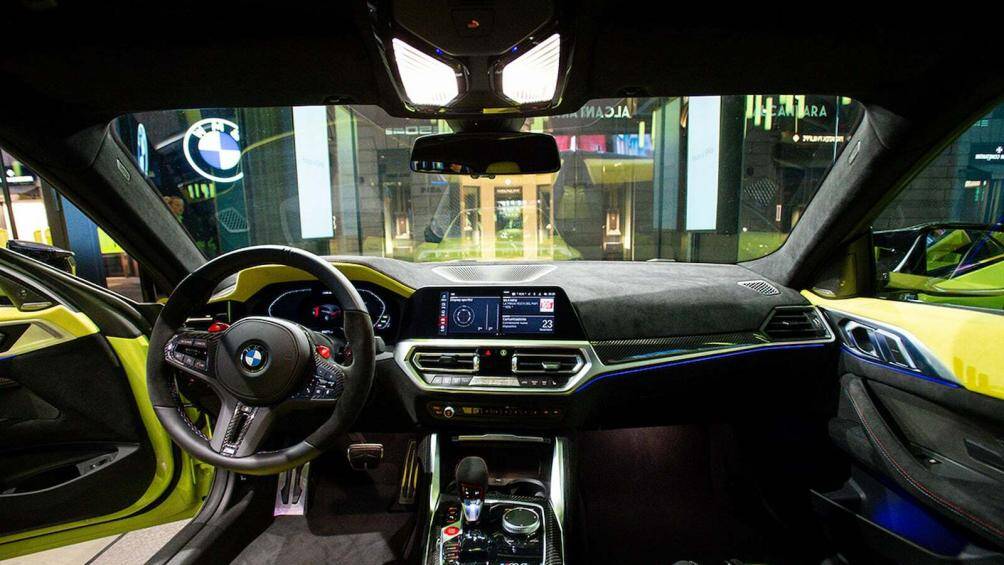 Alcantara là một loại da độc đáo và hơn hết nó còn là một thương hiệu da đến từ Ý