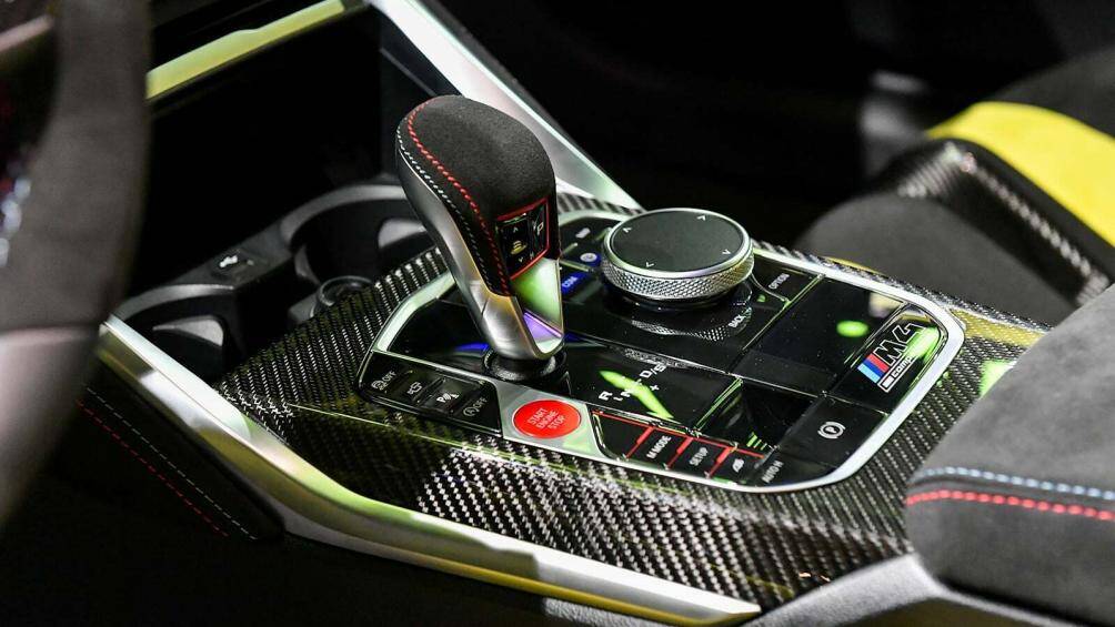 Alcantara làm nổi bật tính thể thao cực độ và sự nhẹ nhàng của dòng M, mang đến cảm giác lái thể thao