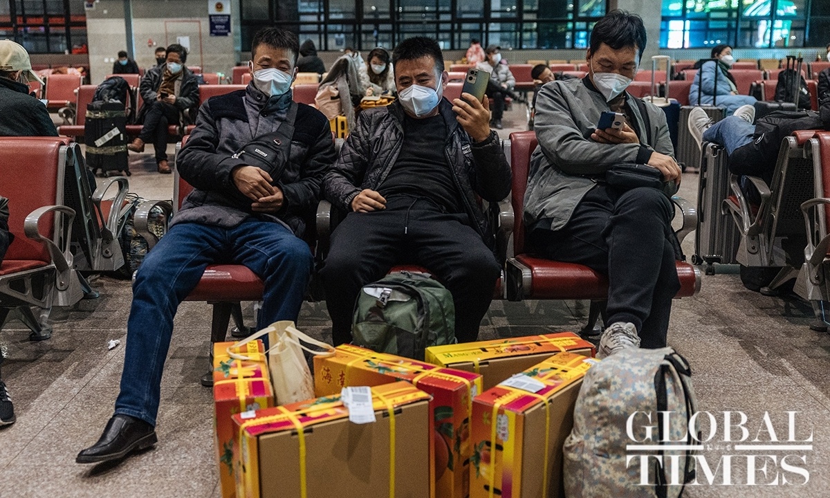 Bộ Giao thông Trung Quốc ước tính, trong đợt xuân vận 2023 (kéo dài 40 ngày từ ngày 7/1-15/2) sẽ có khoảng 2,095 tỉ lượt khách đi lại về quê ăn Tết, bao gồm đường bộ, đường không và đường thủy, tăng 99,5% so với mức 2022 sau khi Bắc Kinh công bố tối ưu hoá các biện pháp phòng dịch. Tuy nhiên, con số này vẫn chỉ bằng 70% so với thời điểm chưa xảy dịch Covid-19.