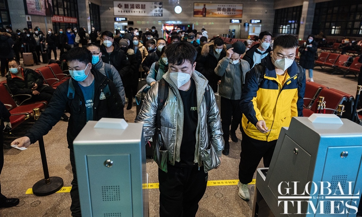 Thứ trưởng Bộ Giao thông Trung Quốc Xu Chengguang cảnh báo đợt xuân vận năm nay có thể rơi vào thời gian dịch Covid-19 lên tới đỉnh điểm do đó có nguy cơ đặt ra "khó khăn và thách thức lớn nhất" trong nhiều năm qua.