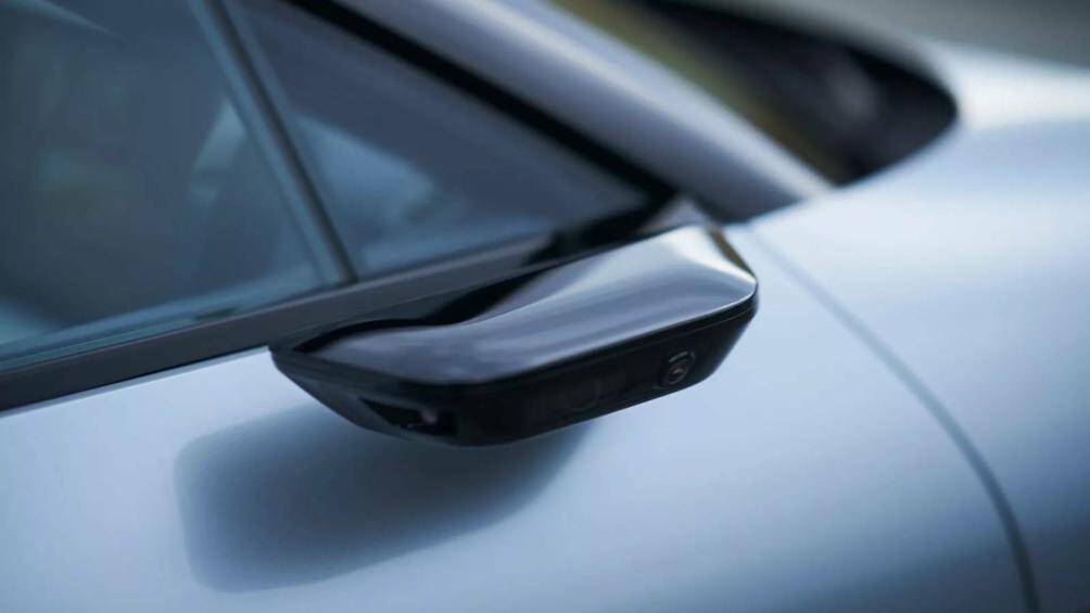 Hơn 40 cảm biến, camera, hệ thống radar và lidar sẽ được trang bị khắp bên ngoài của chiếc xe điện