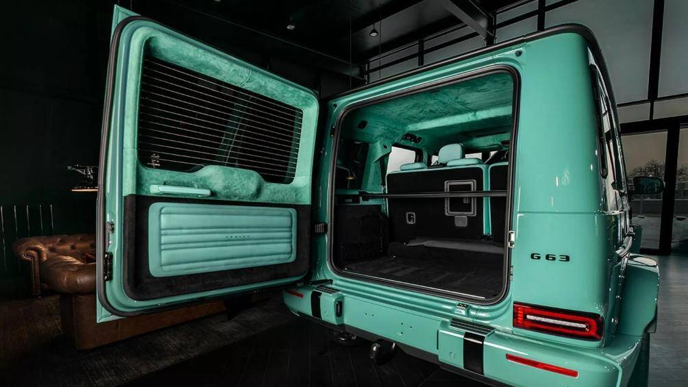 Hãng độ Carlex Design đã nâng cấp từ trong ra ngoài cho chiếc Mercedes-AMG G63. Chi phí cho gói nâng cấp này là 53.803 USD