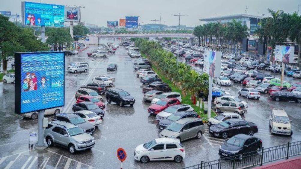 Lãnh đạo Cảng HKQT Nội Bài khẳng định sẽ mở tối đa các làn thu phí, phối hợp với lực lượng Công an điều tiết giao thông tại sân đỗ ô tô, tại các luồng phương tiện tiếp cận Nhà ga để đảm bảo tạo sự thông thoáng và thuận tiện cho hành khách