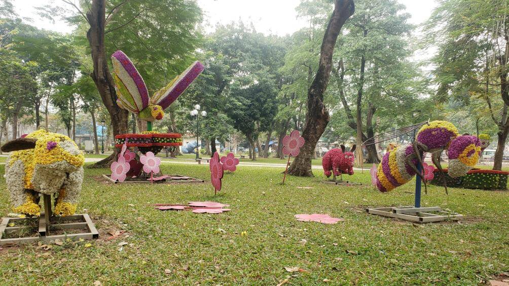 Ngoài ra, một số tiểu cảnh hình con vật cũng được đặt tại Công viên Thống Nhất.