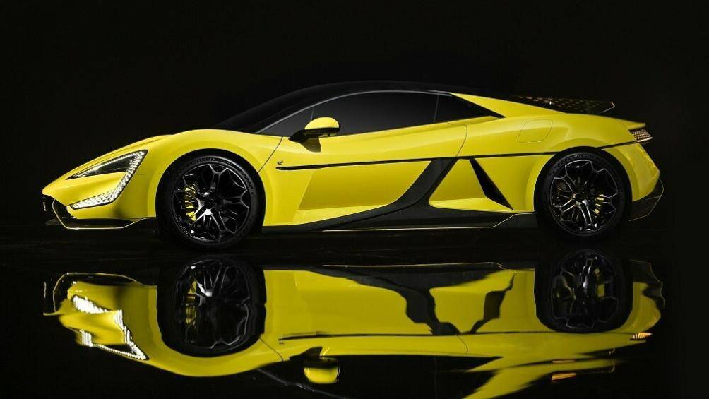 Nhìn bên sườn, YangWang U9 sẽ gợi liên tưởng đến những mẫu siêu xe như Lamborghini với hốc hút gió hình tam giác nằm phía trước chắn bùn sau
