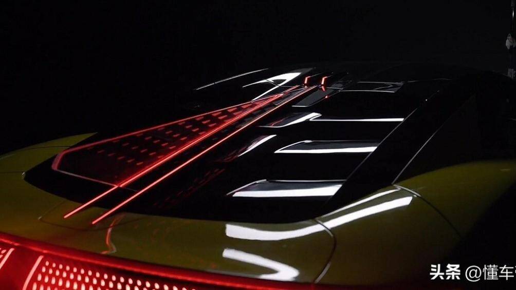 Hãng BYD chưa hé lộ công suất, thông số pin và quãng đường di chuyển sau 1 lần sạc của Yangwang U9