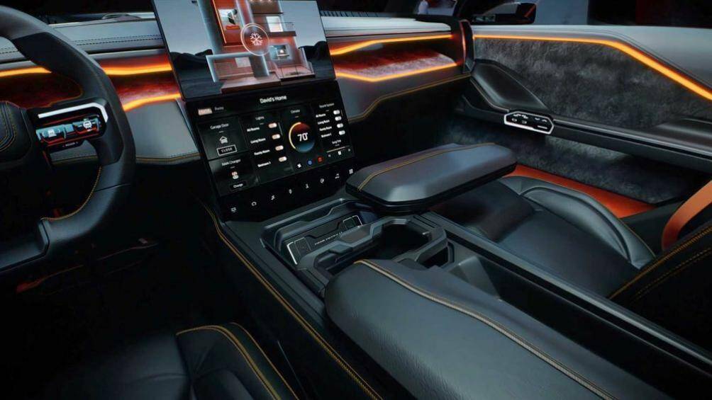 Khi sạc pin tại nhà, một rô-bốt nhỏ có tên thích hợp là Bộ sạc Ram có thể tự động kết nối với pin. Hiện thời gian sạc pin chưa được công bố