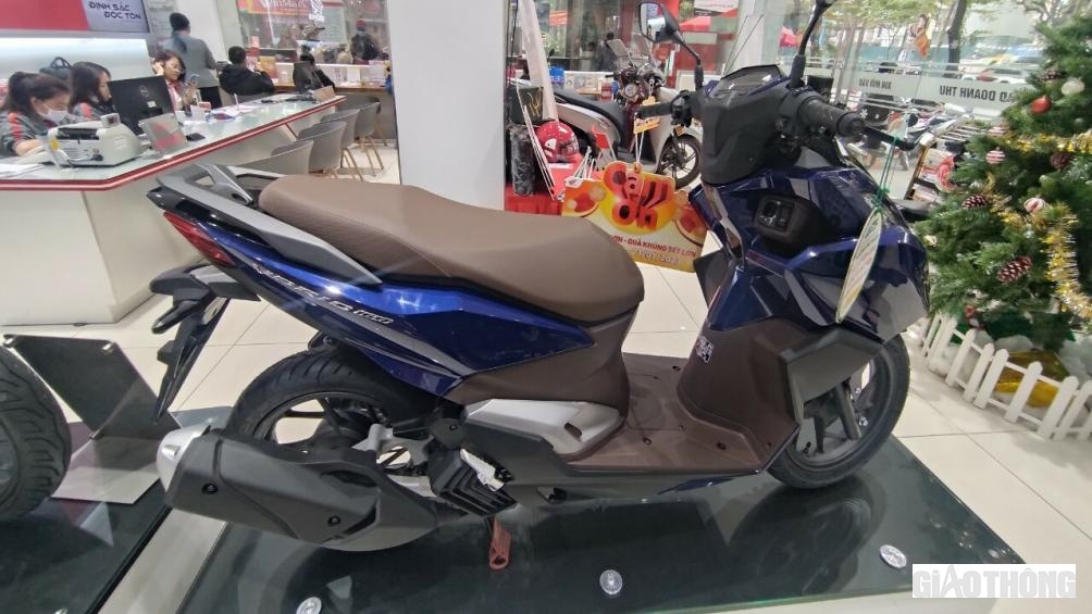 Honda Vario 160 phân phối tại thị trường Việt Nam với 4 phiên bản, gồm: Tiêu Chuẩn, Cao Cấp, Đặc Biệt, Thể Thao
