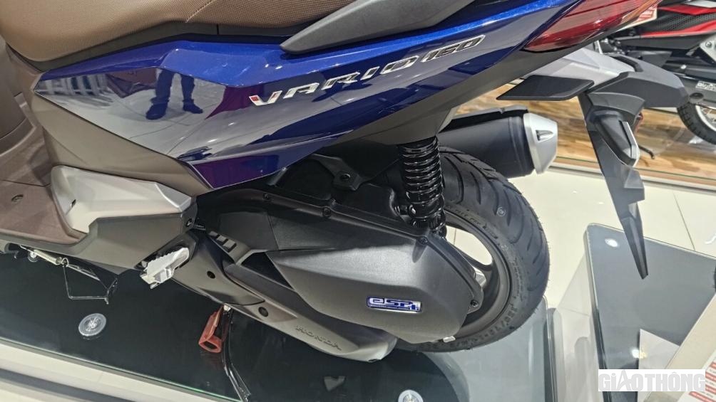 Hai phiên bản còn lại là Đặc biệt và Thể Thao đang có giá bán lần lượt 57 và 58 triệu đồng, chênh từ 1,3 - 1,5 triệu đồng