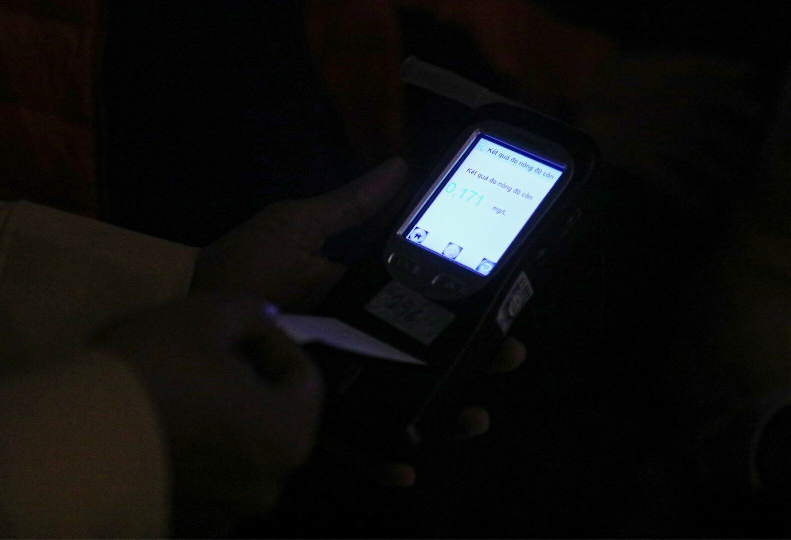 Kết quả, tài xế xe máy BKS 29L4-01XX vi phạm nồng độ cồn mức 0,171miligam/lít khí thở.