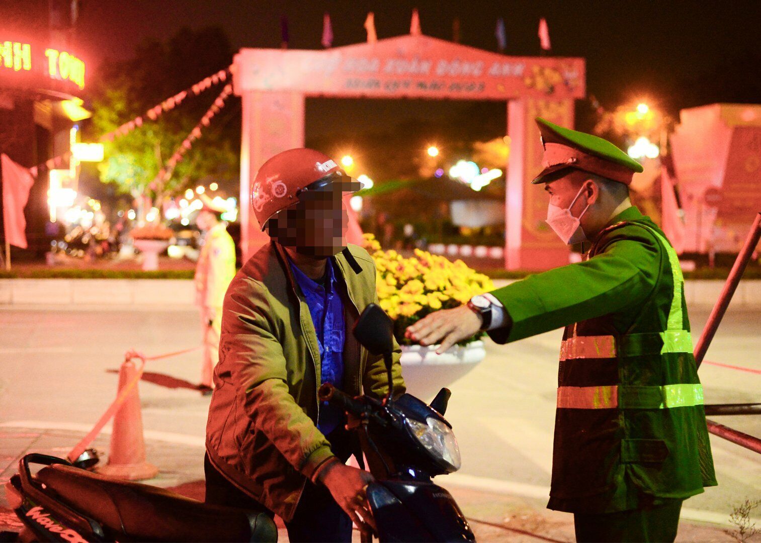 "Trong quá trình xử lý vi phạm, lực lượng CSGT không chịu tác động, can thiệp của bất kỳ cá nhân tổ chức nào", Trung tá Nguyễn Ngọc Hải khẳng định.