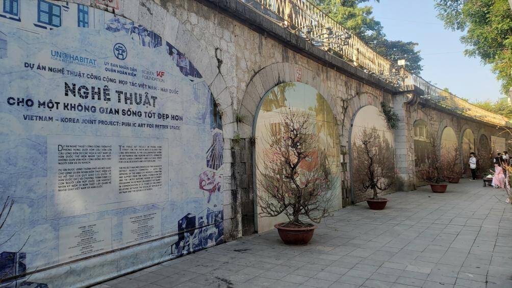 Đoạn phố dài hơn 200m, có 17 tác phẩm vòm cầu được các nghệ sĩ thực hiện nhằm tạo ra một không gian kết nối các giá trị di sản, nghệ thuật và cộng đồng.