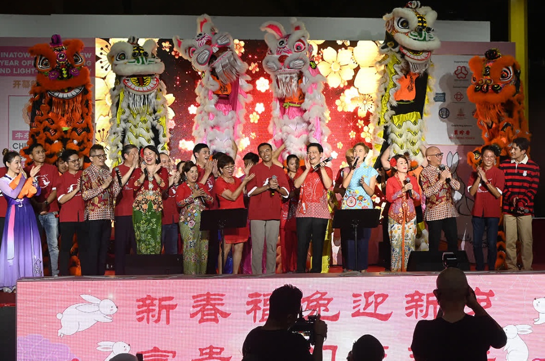 Phát biểu tại lễ khai mạc Lễ hội Tết Nguyên đán Chinatown 2023 vào ngày 3/1, Phó Thủ tướng kiêm Bộ trưởng Tài chính Singapore Lawrence Wong cho biết dù khu phố đã tổ chức lễ hội truyền thống này trong hơn 20 năm, nhưng lễ hội năm nay mang ý nghĩa đặc biệt vì sau 2 năm không thể tổ chức các sự kiện tập trung đông người do ảnh hưởng của dịch Covid-19. Ảnh: Straits Times