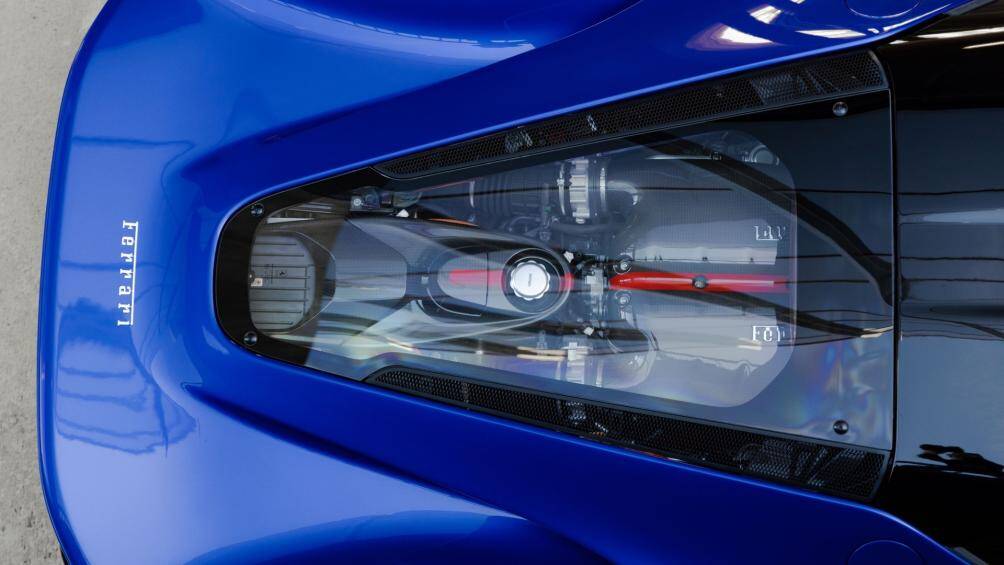 Bàn đạp ga thắng cũng được tinh chỉnh tương tự và có khả năng dịch chuyển theo kích cỡ người lái