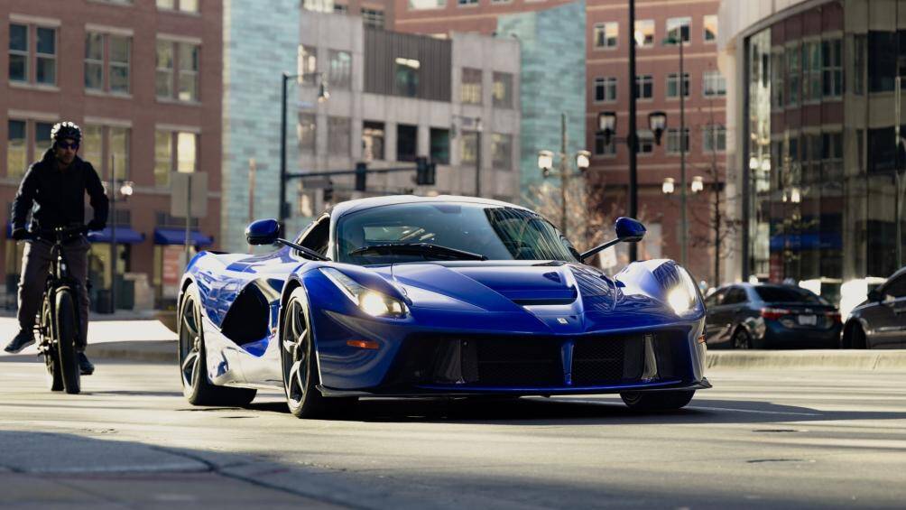 Trái tim của Ferrari LaFerrari là khối động cơ đốt trong V12 dung tích 6.3L, sản sinh công suất tối đa 800 mã lực và mô-men xoắn cực đại 700 Nm