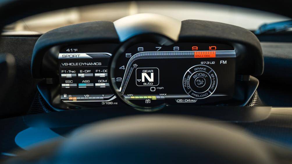 Bảng đồng hồ taplo TFT có kích thước 12.3 inch cùng 2 giao diện riêng biệt. Bộ phận này sẽ hiển thị các thông số vận hành của xe