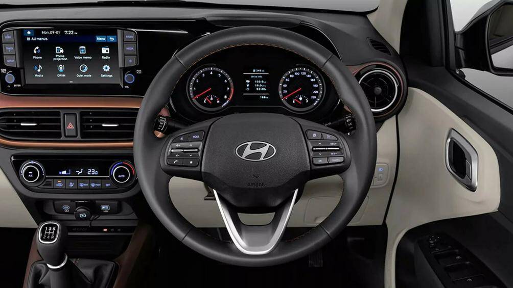 Màn hình cảm ứng trung tâm của Hyundai Grand i10 2023 vẫn giữ nguyên kích thước là 8 inch, hỗ trợ Android Auto và Apple CarPlay