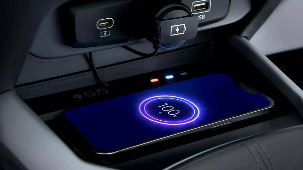 Hyundai Grand i10 2023 còn có thêm những công nghệ mới như đèn pha tự động, cổng USB Type C, hệ thống kiểm soát hành trình, hệ thống cân bằng điện tử...