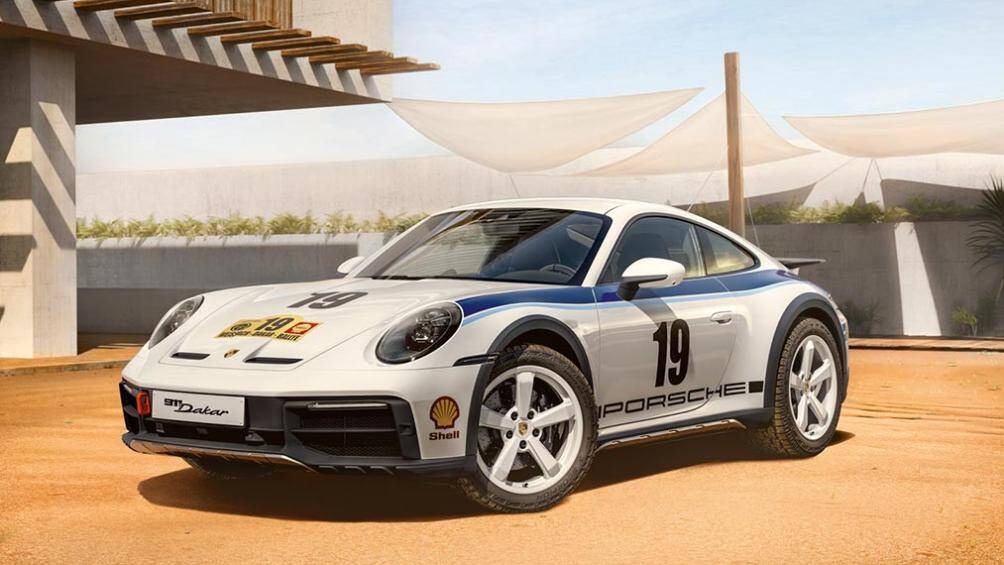 Điểm đặc trưng của phối màu Kuehne + Nagel là dải tem màu xanh 2 cấp độ chạy dọc theo chiều dài thân xe. Bộ tem "Rallye 1974" có giá khoảng 4.473 USD