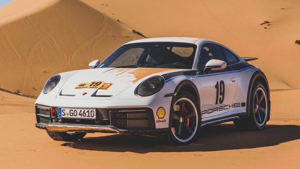 Porsche 911 Dakar được trang bị động cơ 6 xy-lanh 3.0L, công suất 480 mã lực và mô-men xoắn 570 Nm