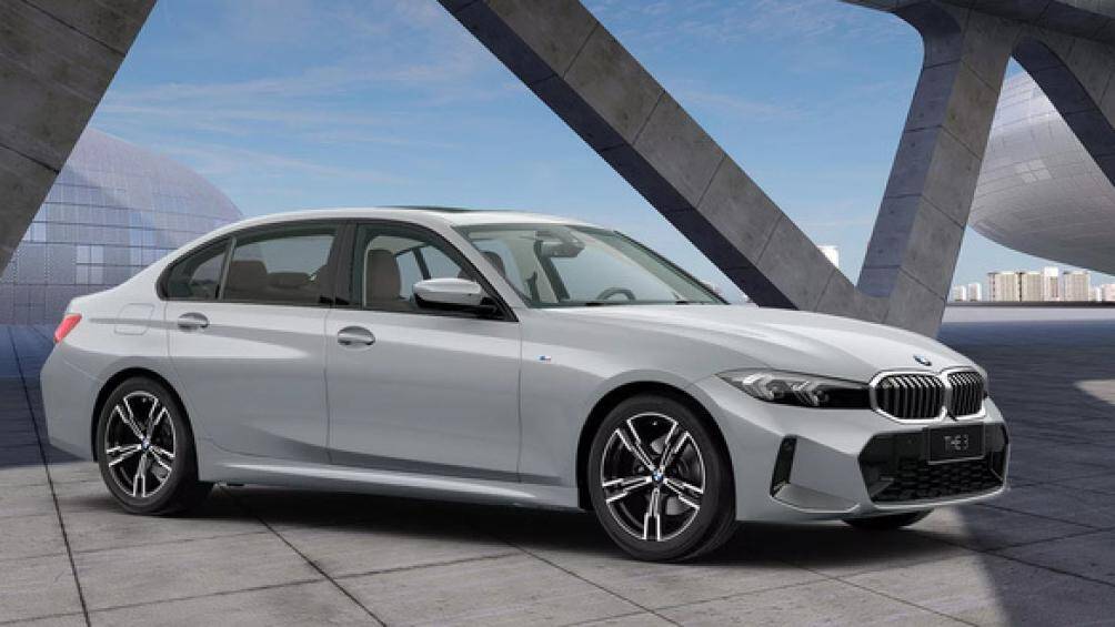 BMW đã bổ sung thêm dải đèn LED chiếu sáng trong nội thất trên lưng hai ghế trước