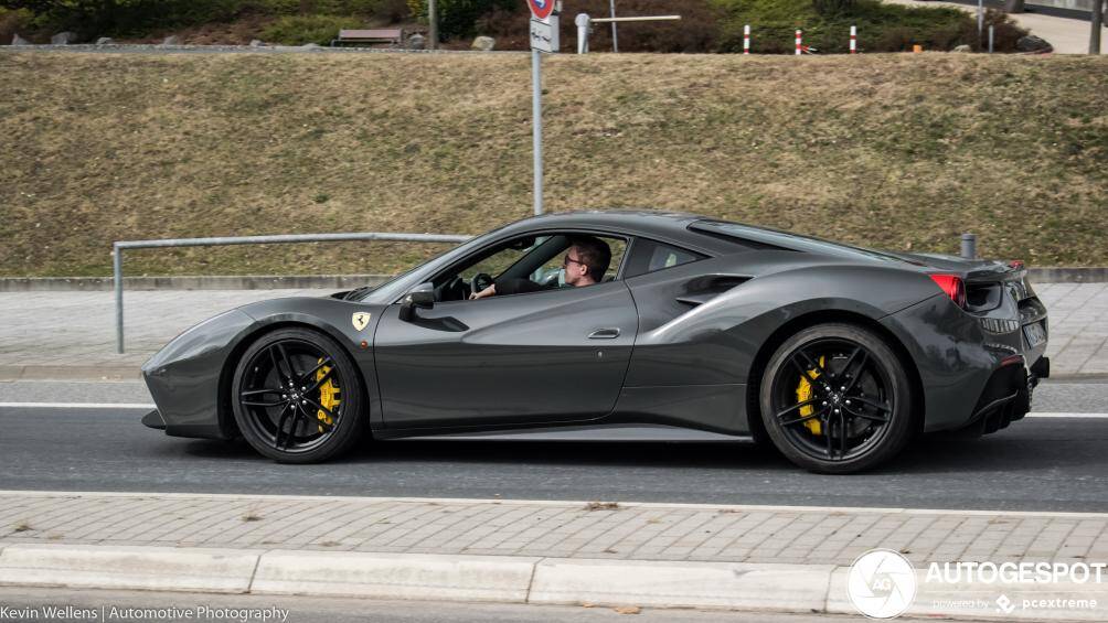6. Ferrari 488 GTB: tăng tốc 0-100 km/h trong 2,9 giây