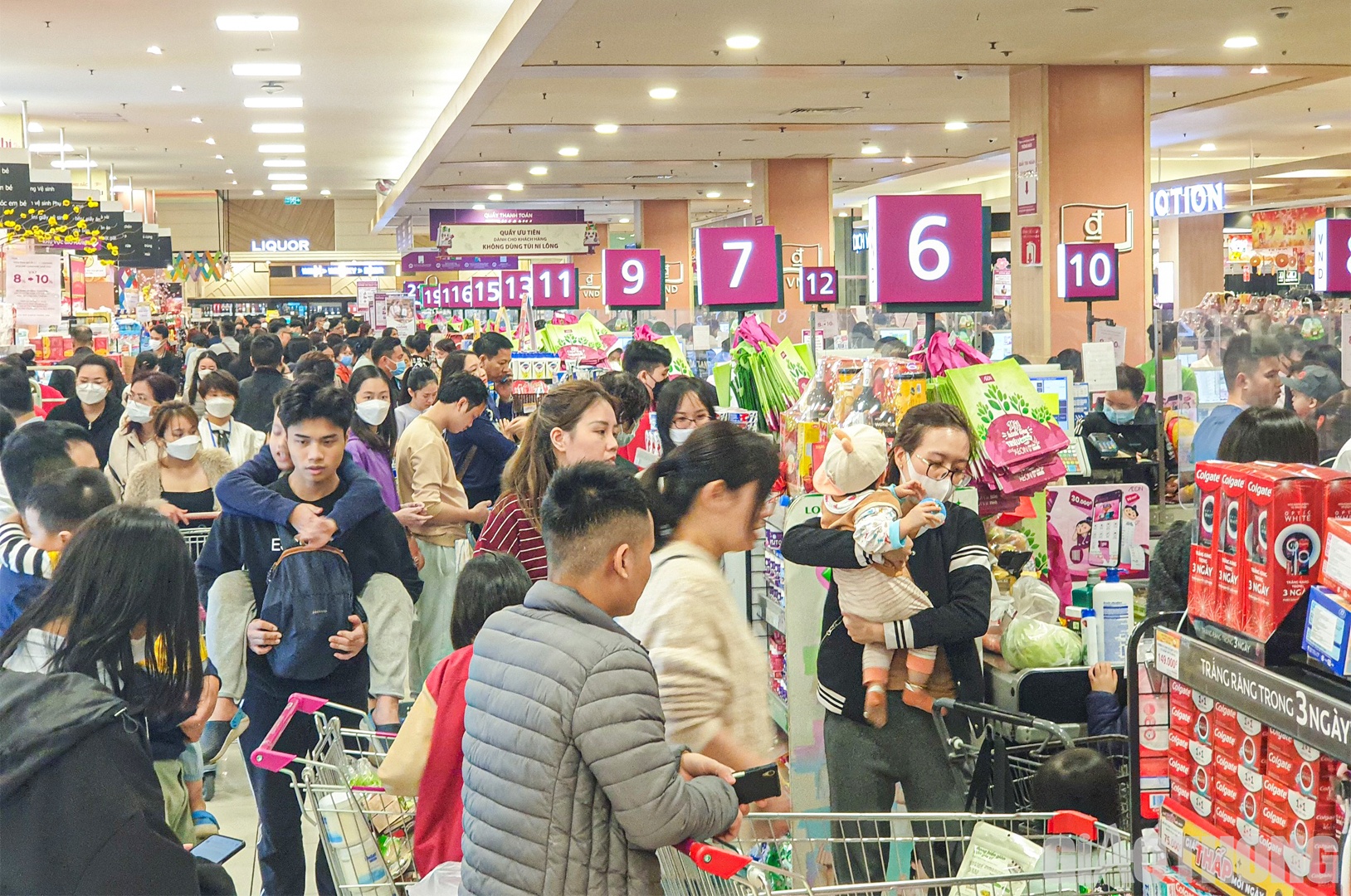 Trong giai đoạn cận Tết, hệ thống trung tâm bách hóa tổng hợp và siêu thị AEON sẽ kéo dài thời gian hoạt động. Cụ thể, từ ngày 23 tháng Chạp đến 29 Tết, trung tâm bách hóa tổng hợp và siêu thị mở cửa từ 7h và đóng lúc 23h.