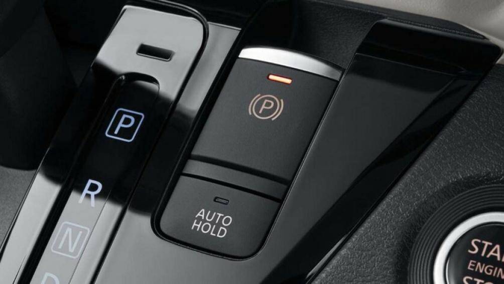 Cung cấp sức mạnh cho Mitsubishi Delica Mini là 2 loại động cơ. Thứ nhất là động cơ xăng 3 xi-lanh, hút khí tự nhiên, dung tích 660cc