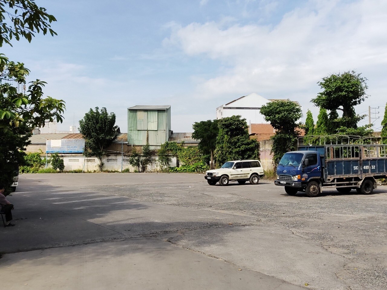 Tại các trung tâm đăng kiểm trong TP. HCM như 50-03V, 50-05V, đến khoảng 16h30 đã không còn hiện tượng ùn tắc