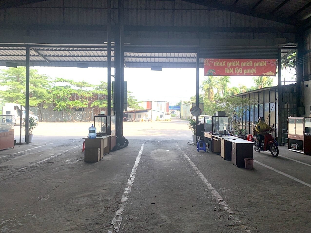 Một số trung tâm đăng kiểm khác như 50-07V, 50-08D, 50-03S đã hết xe kiểm định từ sớm